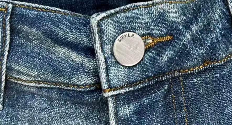 On 2026 spring and summer New Arrival men's jeans are made of imported denim fabrics, heavy-duty and environmentally friendly washing, soft to the touch, and Wear-Resistant. The version is small and straight. Micro-elasticity makes you slim and slim. The details are perfect. The hardware and accessories are selected with high quality. Fine workmanship and extraordinary quality. Sizes: 28-38.